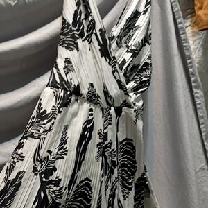 Elegant Black and White Floral Pantsuit - size L